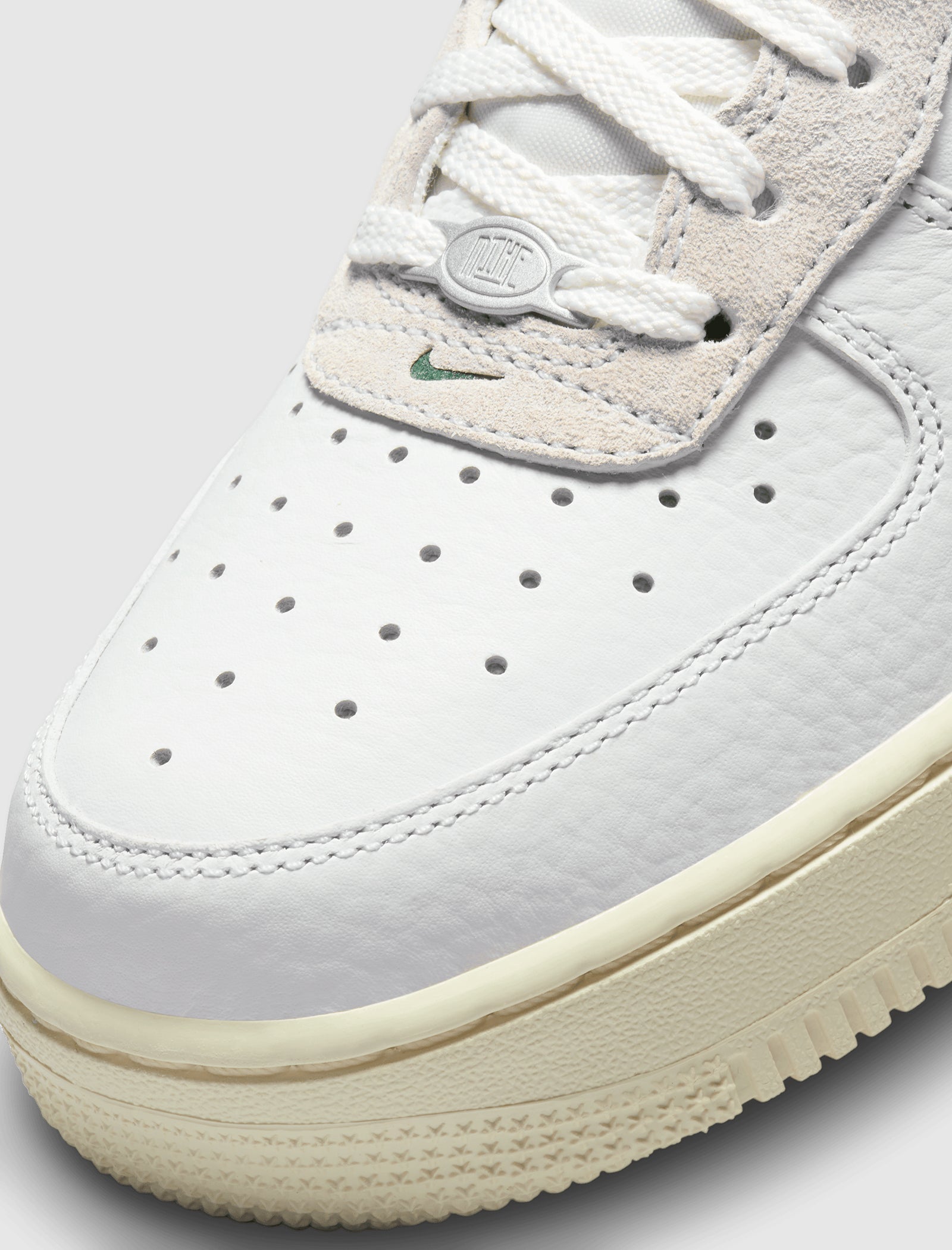 WOMEN'S AIR FORCE 1 '07 LX COMMAND FORCE 