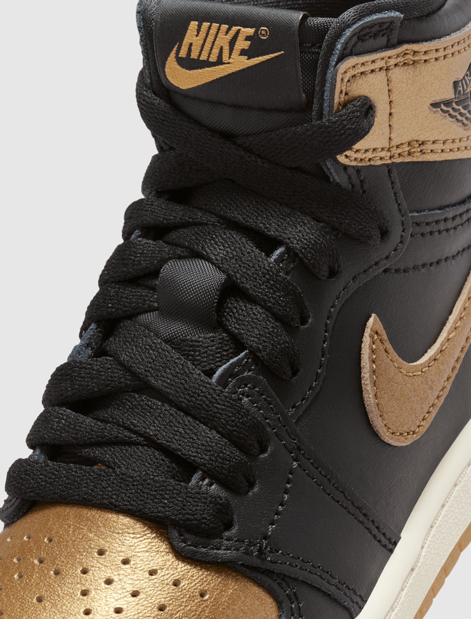 mens black and gold jordan 1