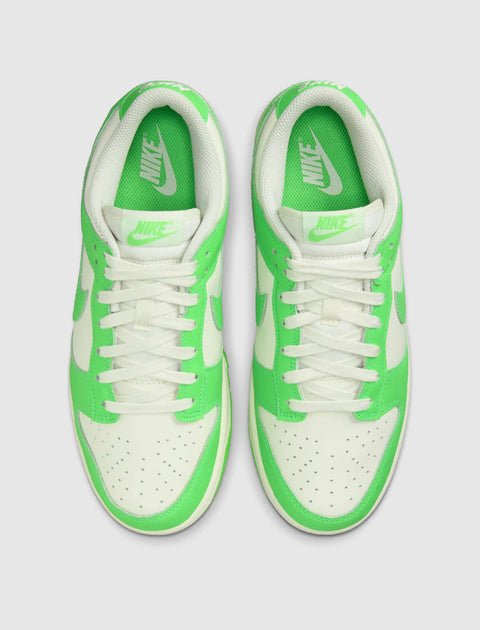WOMEN'S DUNK LOW "GREEN STRIKE"