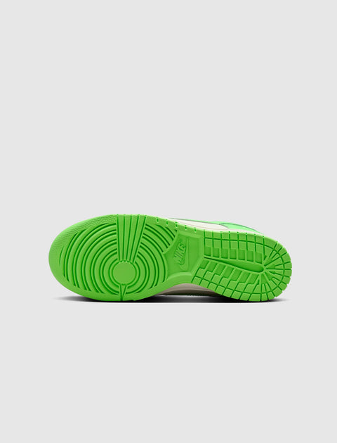 WOMEN'S DUNK LOW "GREEN STRIKE"