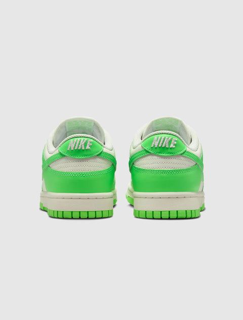 WOMEN'S DUNK LOW "GREEN STRIKE"