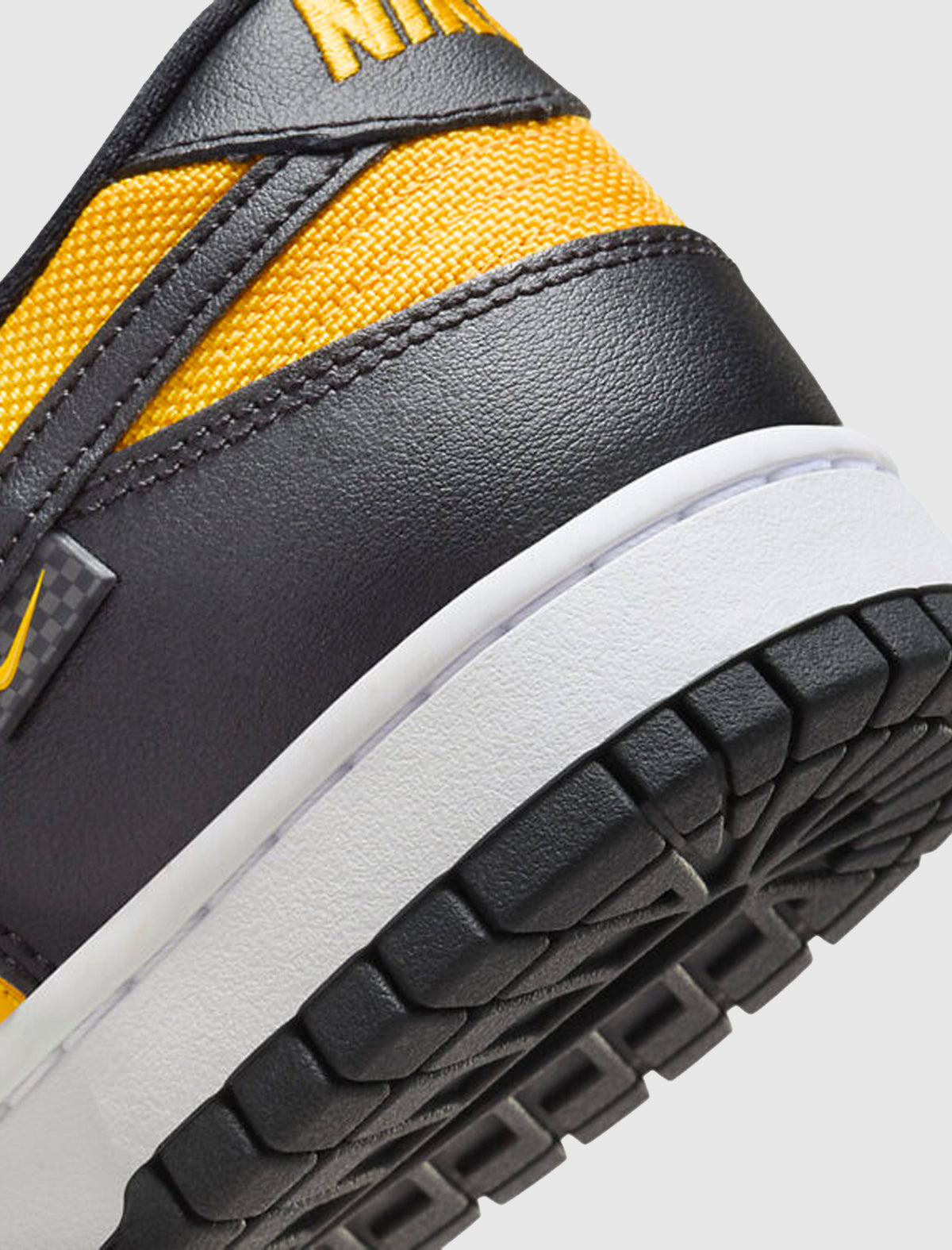 DUNK LOW BLACK UNIVERSITY GOLD APB