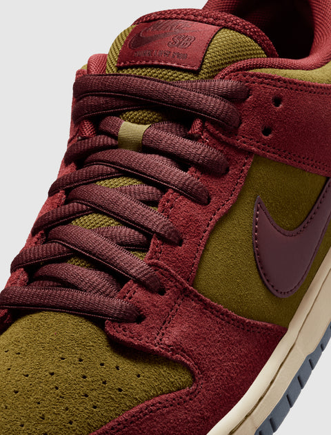 SB DUNK LOW PRO "DARK TEAM RED/BURGUNDY CRUSH"