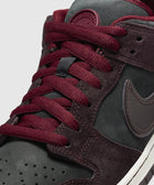 Low-top sneakers - Dark Beetroot