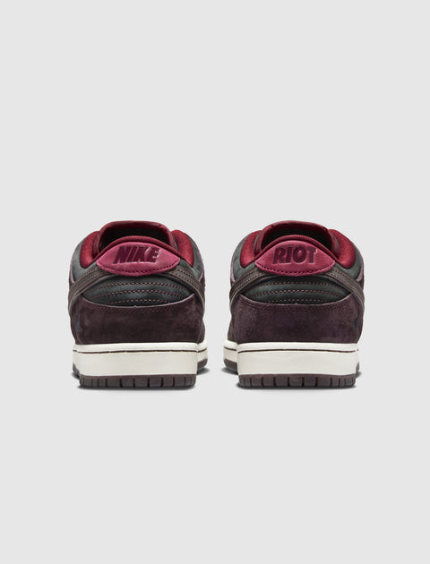 Low-top sneakers - Dark Beetroot