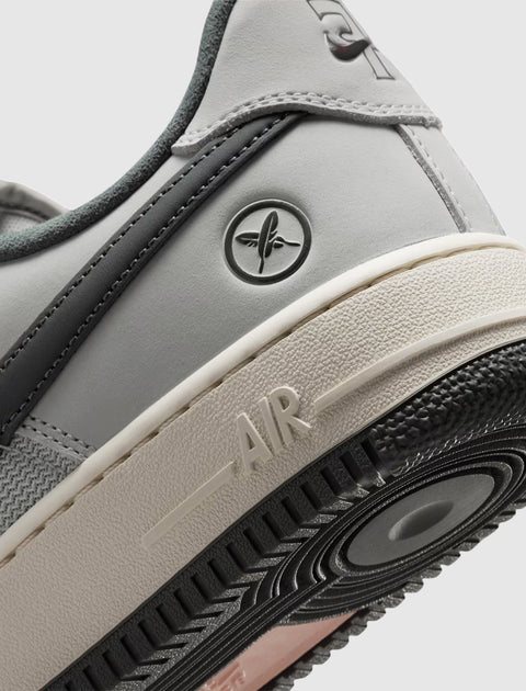 YUTO X NIKE SB AIR FORCE 1